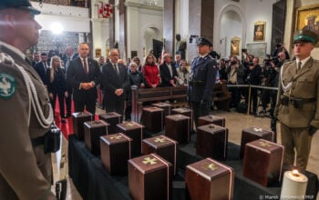 Historyczny pogrzeb i słowa Nawrockiego, które przejdą do historii. W rocznicę 17 września mówił o „domu złym” (WIDEO)