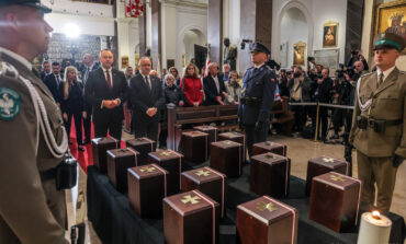 Historyczny pogrzeb i słowa Nawrockiego, które przejdą do historii. W rocznicę 17 września mówił o „domu złym” (WIDEO)