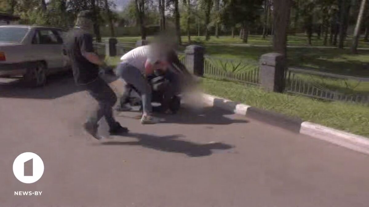 Białoruscy propagandyści pokazują „polskiego szpiega”. Różaniec jako dowód