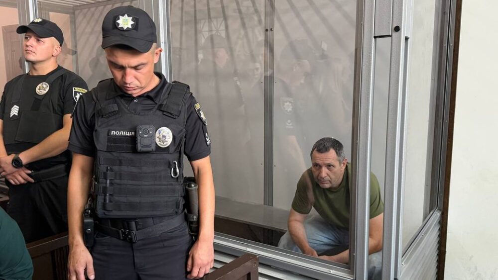 Podejrzany o zabójstwo Parubija na sali sądowej. Fot: suspilne.media