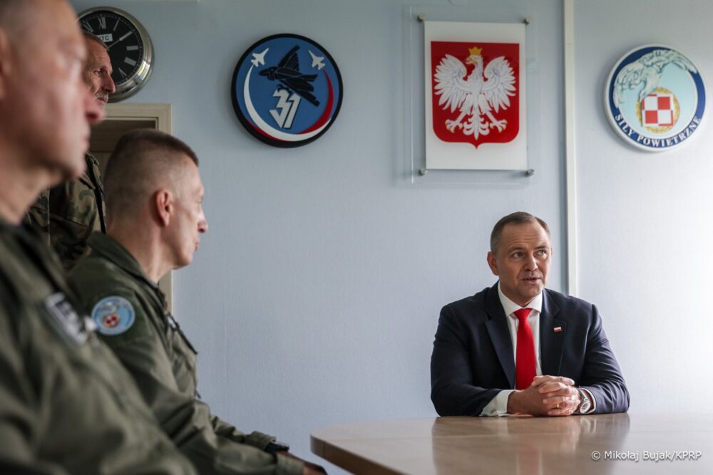 Prezydent Karol Nawrocki w 31. Bazie Lotnictwa Taktycznego w Poznaniu–Krzesinach. Fot: Mikołaj Bujak/KPRP