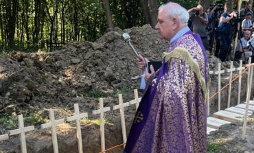 W Puźnikach trwają uroczystości pogrzebowe ofiar zbrodni wołyńskiej