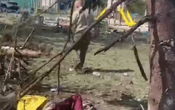 Uwaga: (+18) Kilkudziesięciu emerytów stało w kolejce po wypłaty gdy nagle.... (WIDEO)
