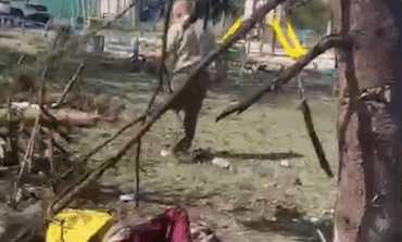 Uwaga: (+18) Kilkudziesięciu emerytów stało w kolejce po wypłaty gdy nagle.... (WIDEO)