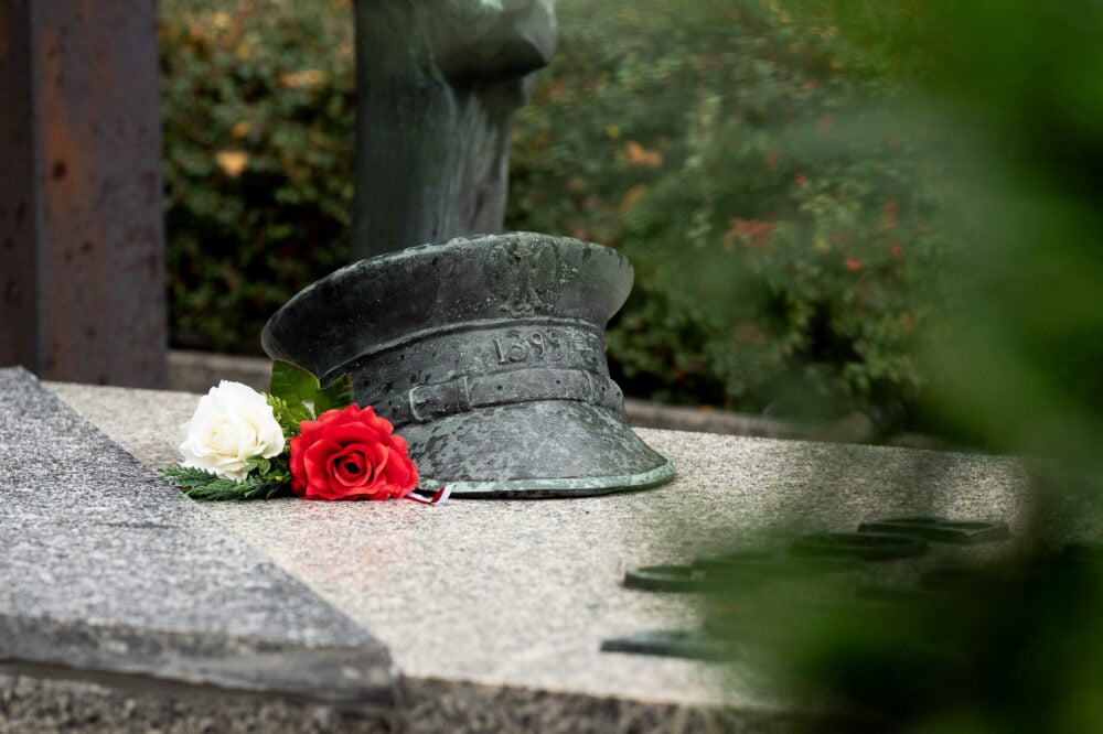 Państwowy pogrzeb Nieznanego Policjanta II Rzeczypospolitej – Ofiary Zbrodni Katyńskiej Fot: Krzysztof Łojko IPN