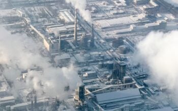 Chińskie państwowe koncerny naftowe zawiesiły zakupy rosyjskiej ropy naftowej transportowanej drogą morską
