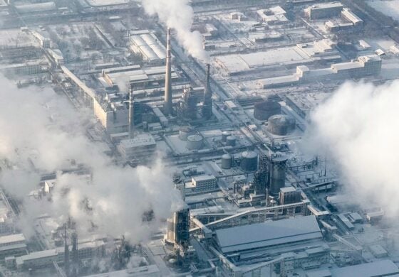 Chińskie państwowe koncerny naftowe zawiesiły zakupy rosyjskiej ropy naftowej transportowanej drogą morską