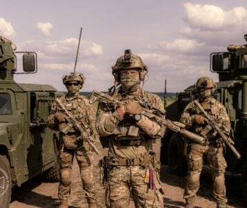 Podziękowali za ocalenie życia. Ukraińscy żołnierze wzięli do niewoli dużą grupę Rosjan