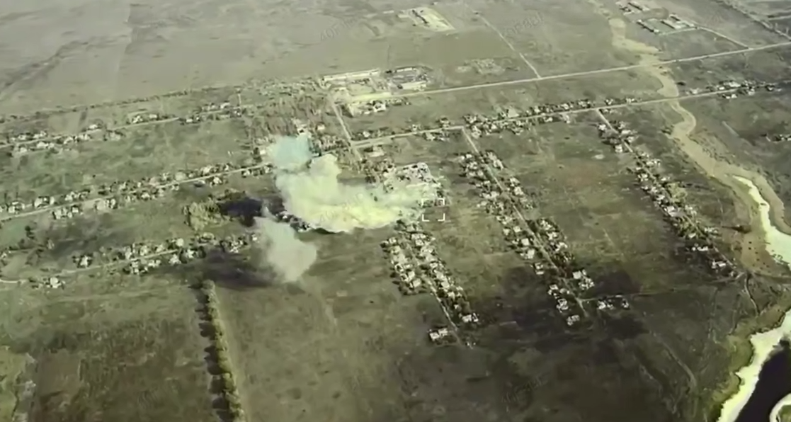 Nie było co zbierać. Stanowisko dowodzenia zrównane z ziemią (WIDEO)