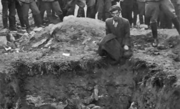 Sztuczna inteligencja pomogła ustalić tożsamość zabójcy ze słynnego zdjęcia „Ostatni Żyd z Winnicy”