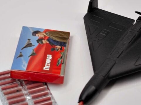 W Rosji sprzedają zabawkowe Shahedy! Wybuchają (WIDEO)