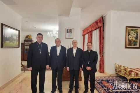 Łukaszenka wypuścił z więzienia dwóch księży katolickich!