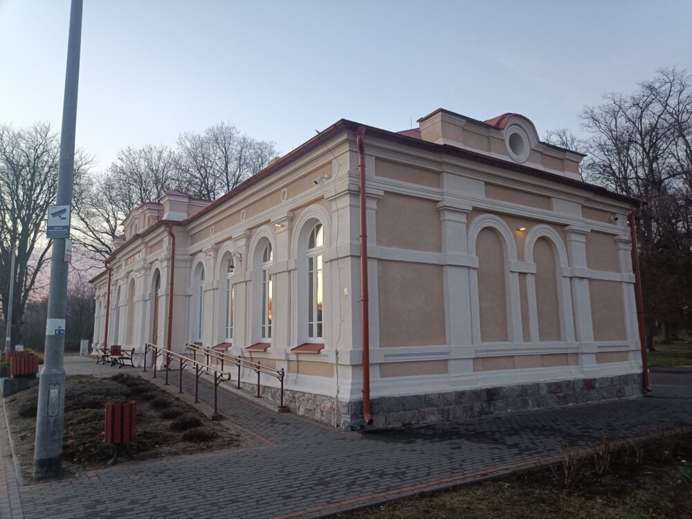 Budynek dworca kolejowego w Nurcu-Stacji obecnie. Fot: facebook.com/kastus.shytal