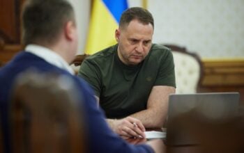 Media: Były szef kancelarii Zełenskiego w centrali wywiadu. Po 45 minutach zagadkowy ruch służb