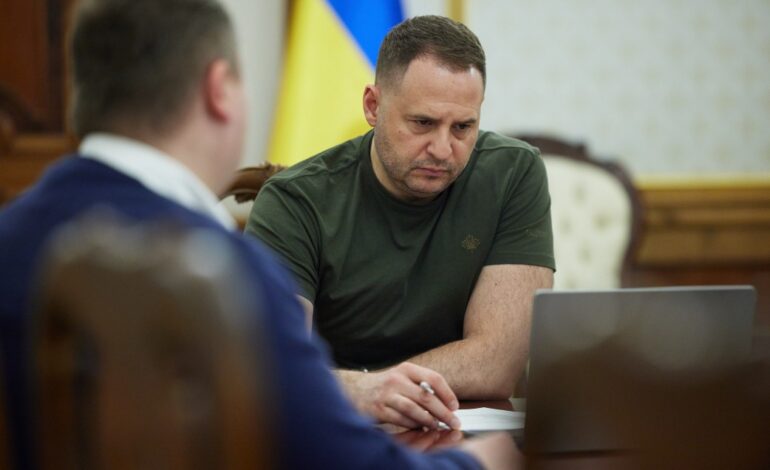 Media: Były szef kancelarii Zełenskiego w centrali wywiadu. Po 45 minutach zagadkowy ruch służb