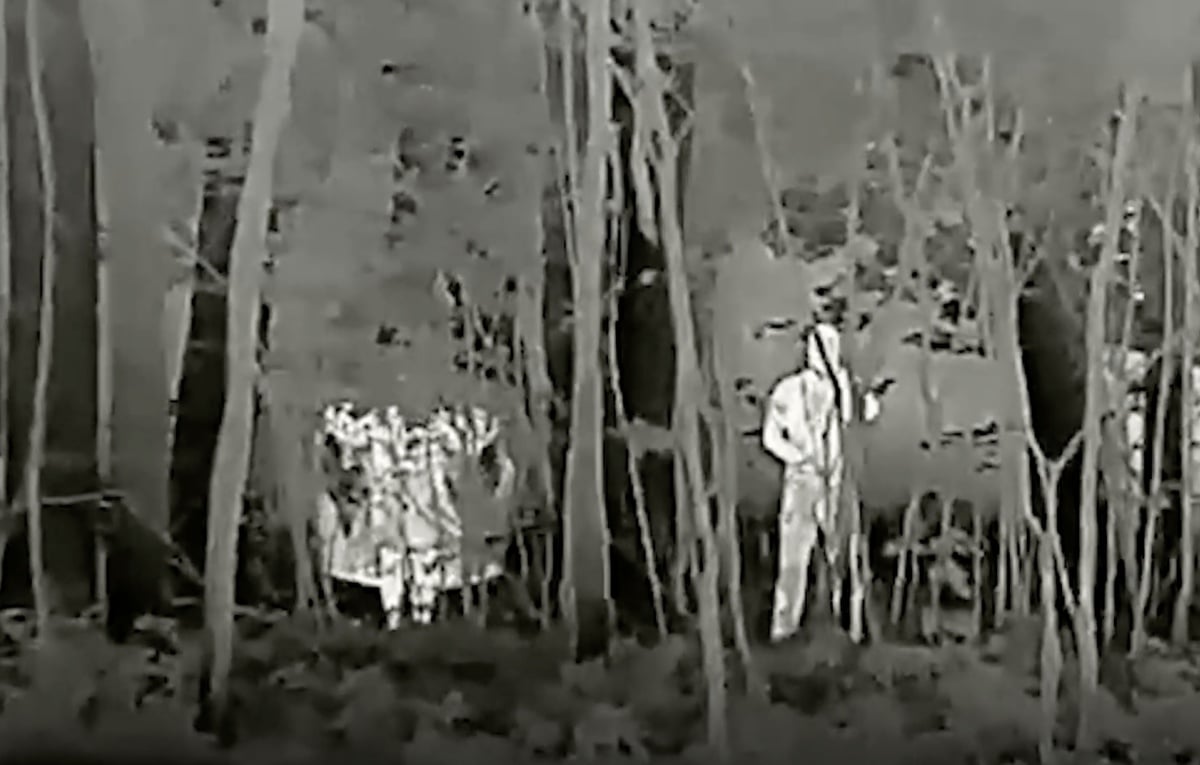 Rosyjscy żołnierze, w tym jeden w płaszczu termicznym