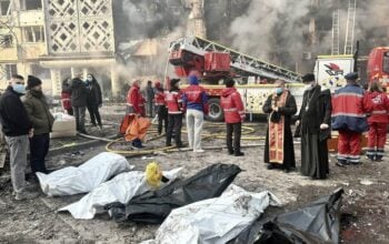 Rosyjskie rakiety coraz bliżej Polski. Ta – zabiła w Tarnopolu 25 osób. WIDEO z momentu uderzenia!