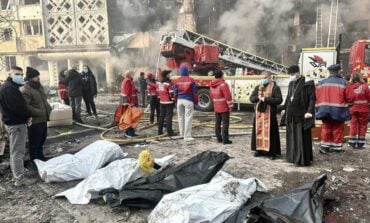 Rosyjskie rakiety coraz bliżej Polski. Ta – zabiła w Tarnopolu 25 osób. WIDEO z momentu uderzenia!