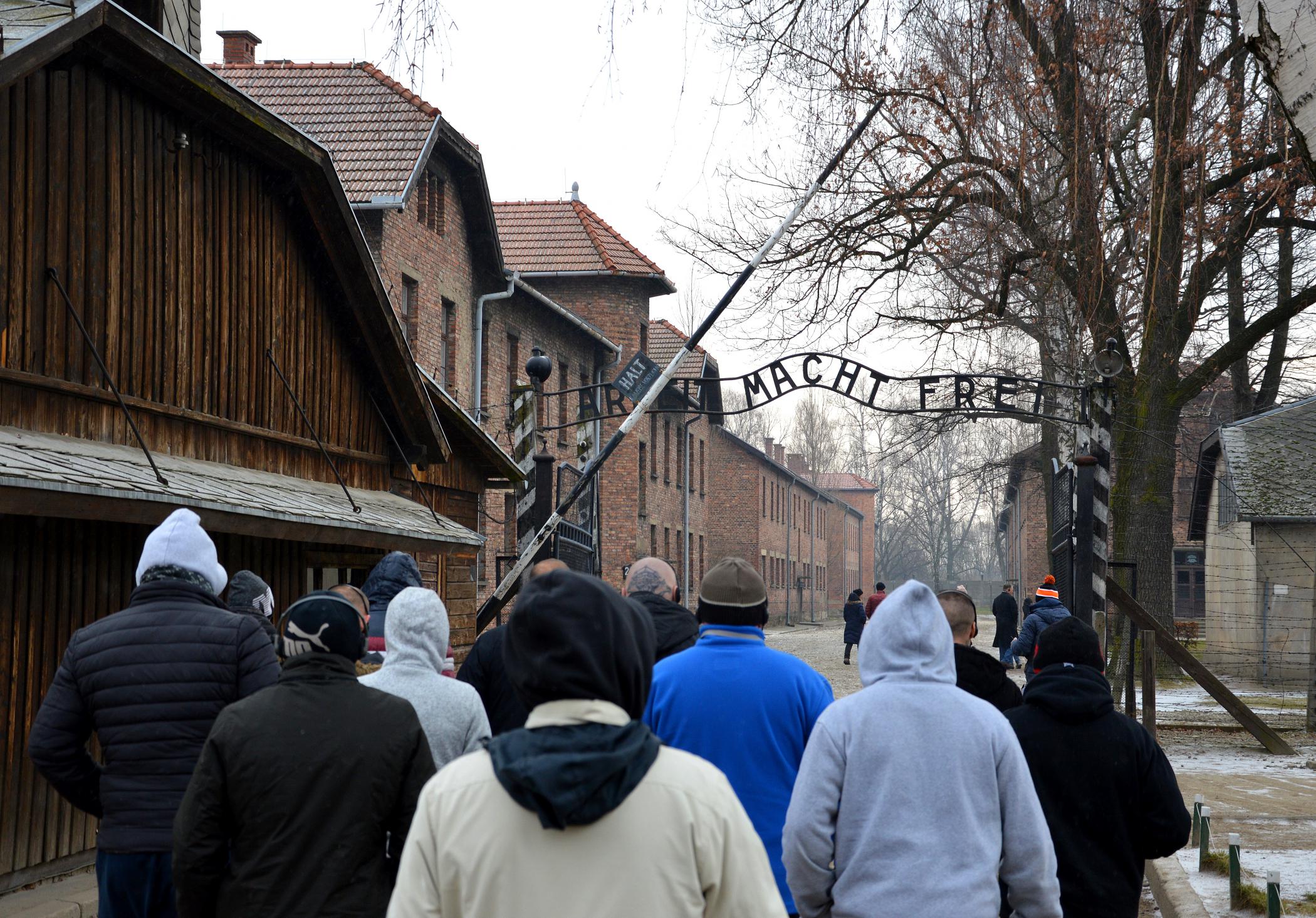Biedni Polacy patrzą na celebrytów