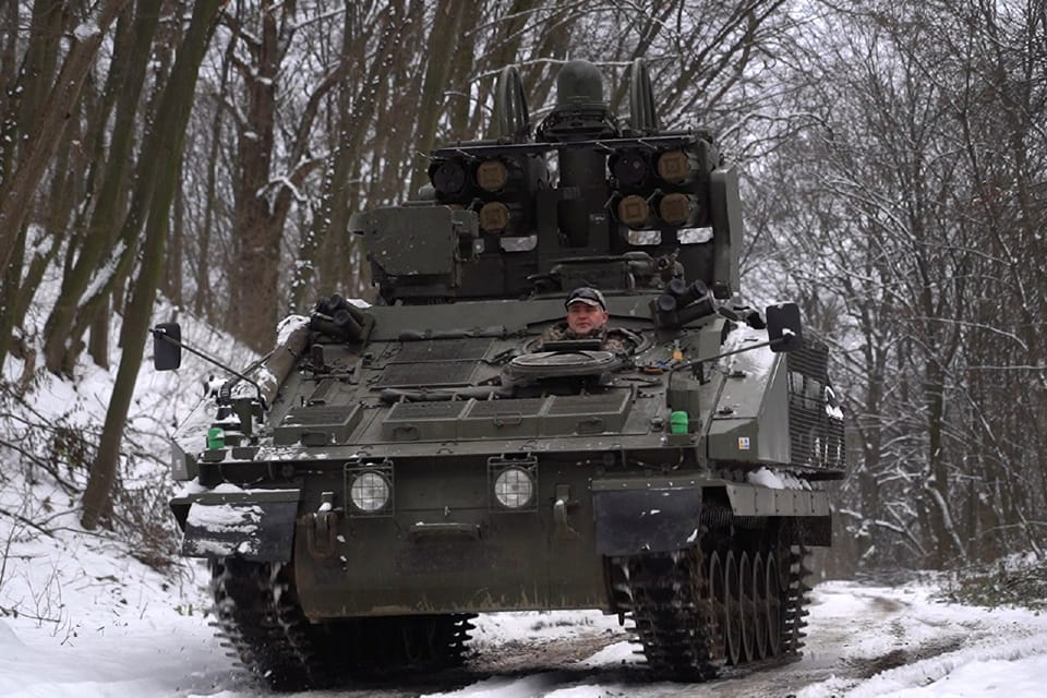 Brytyjski wóz z wyrzutnią rakiet przeciwlotniczych Stormer HVM w armii ukraińskiej