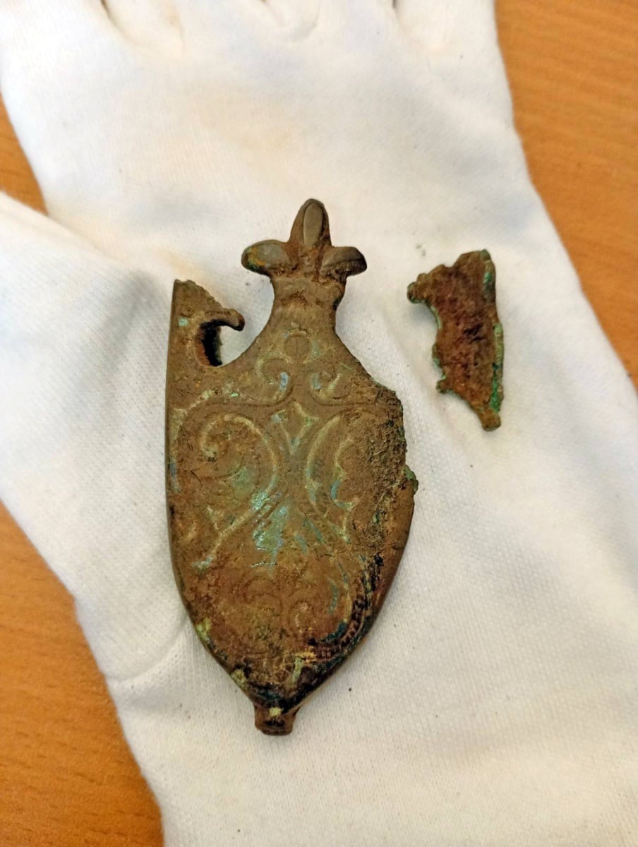Część pochwy miecza z czasów Rusi Kijowskiej