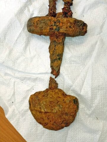 Na Ukrainie odnaleziono miecz z czasów Rusi Kijowskiej