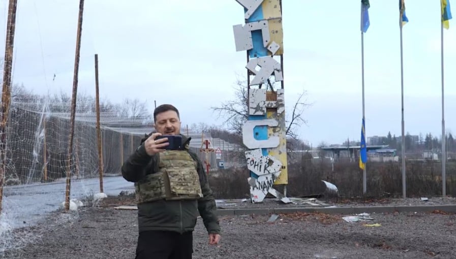 Zelenski w Kupiańsku. Fot: PrtSc/Telegram