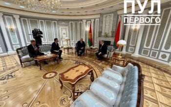 Bez kamer i KGB. Trwają tajne rozmowy Łukaszenki i wysłannika Trumpa – drugi dzień