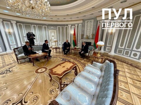 Bez kamer i KGB. realizowane są tajne rozmowy Łukaszenki i wysłannika Trumpa – drugi dzień