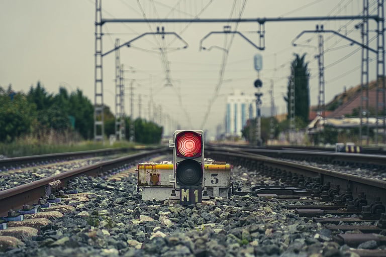 Tory kolejowe. Zdjęcie: DaYsO / Unsplash.com