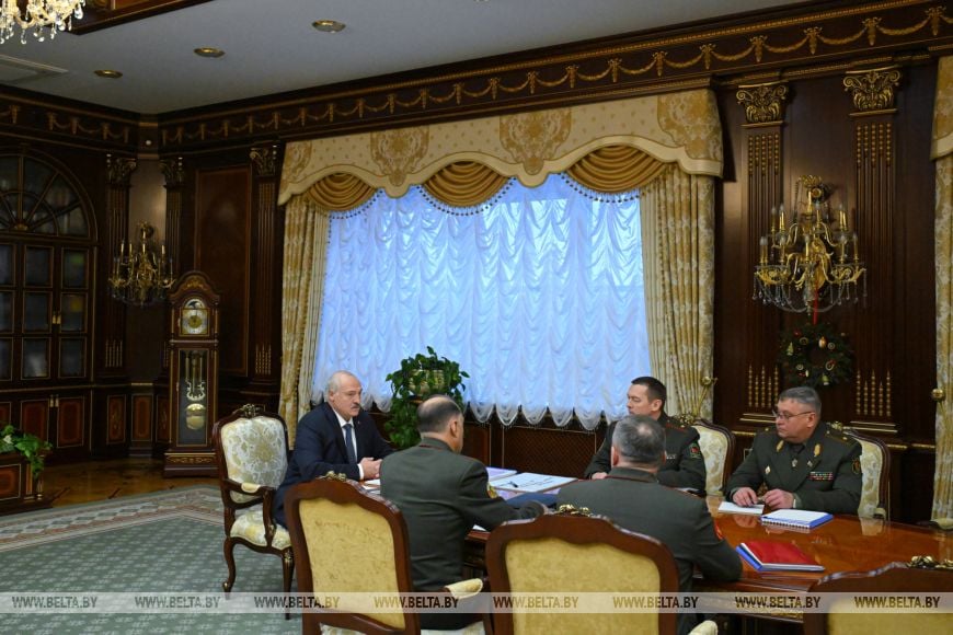 Aleksander Łukaszenka z przedstawicielami wojska, Państwowej Służby Granicznej, struktur siłowych. Fot: Belta.by