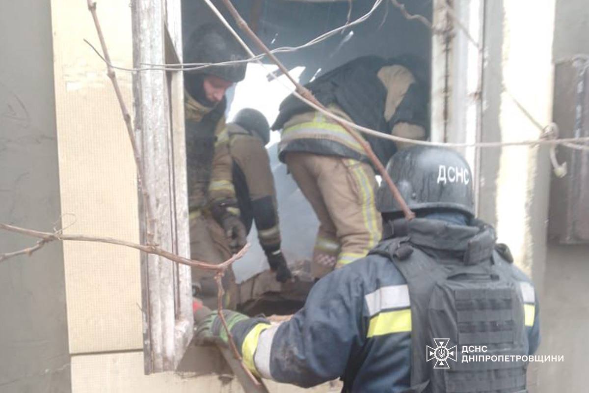 Akcja ratownicza w Krzywym Rogu po rosyjskim ataku dronowo-rakietowym