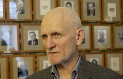 Wyszedł z łagrów Łukaszenki i 3 lata po przyznaniu Nagrody Nobla osobiście odebrał odznakę laureata!