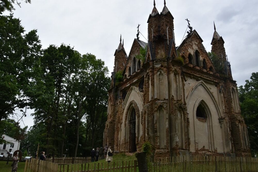  Kaplica rodu Orzeszków przed rozpoczęciem prac. Fot: Polesie.org