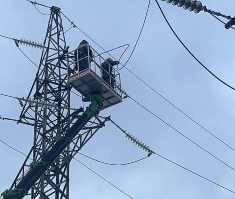 Trudna sytuacja w Kijowie. Energetycy pracują bez wytchnienia, ale wiele osiedli wciąż jest bez prądu i ogrzewania