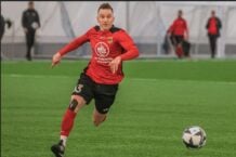 Białoruski gwiazdor futbolu z listy „ekstremistów” atakuje zagraniczne kluby