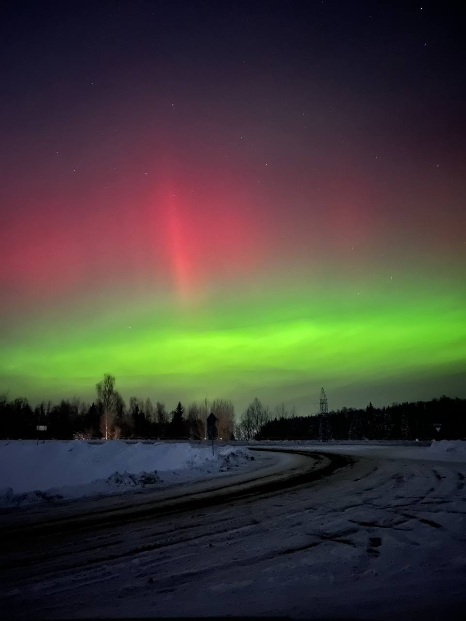 Zorza polarna. Fot:; @nadvorie