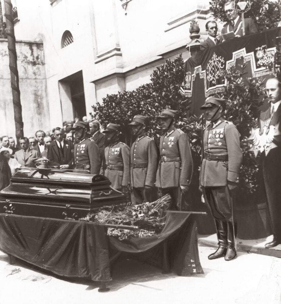 Uroczystości pogrzebowe bryg. Czesława Mączyńskiego pod kościołem św. Marii Magdaleny, NAC