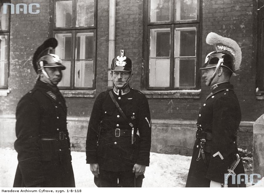 Hełmy policyjne wz. 1925 r., isp.policja.pl