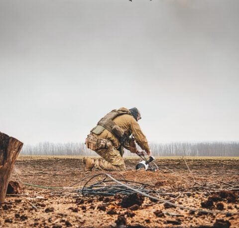 Tną jak leci. Jak ukraińscy żołnierze zwalczają drony światłowodowe?