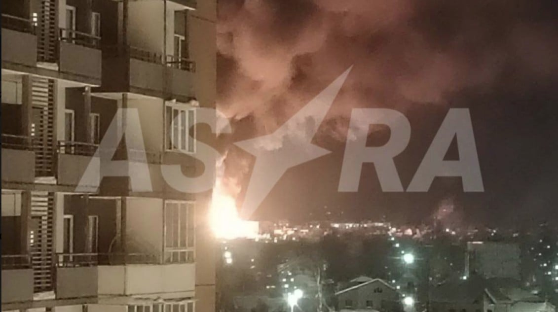 Mieli ochronę, ale nie pomogła. Spektakularny atak roju dronów na Rosję (18+, WIDEO)