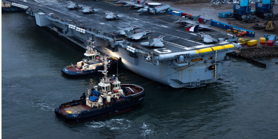 Francuski lotniskowiec o napędzie atomowym Charles de Gaulle cumuje w Malmö. Zdjęcie: Caitlin Qvist/Szwedzkie Siły Zbrojne