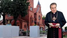 Nie zbliżać się do kościoła! Proboszcz: pozwólcie choć pomodlić się pod murem… Nie zbliżać się do kościoła! Proboszcz: pozwólcie choć pomodlić się pod murem…
