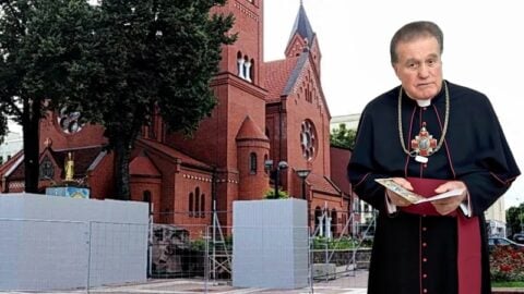 Nie zbliżać się do kościoła! Proboszcz: pozwólcie choć pomodlić się pod murem…