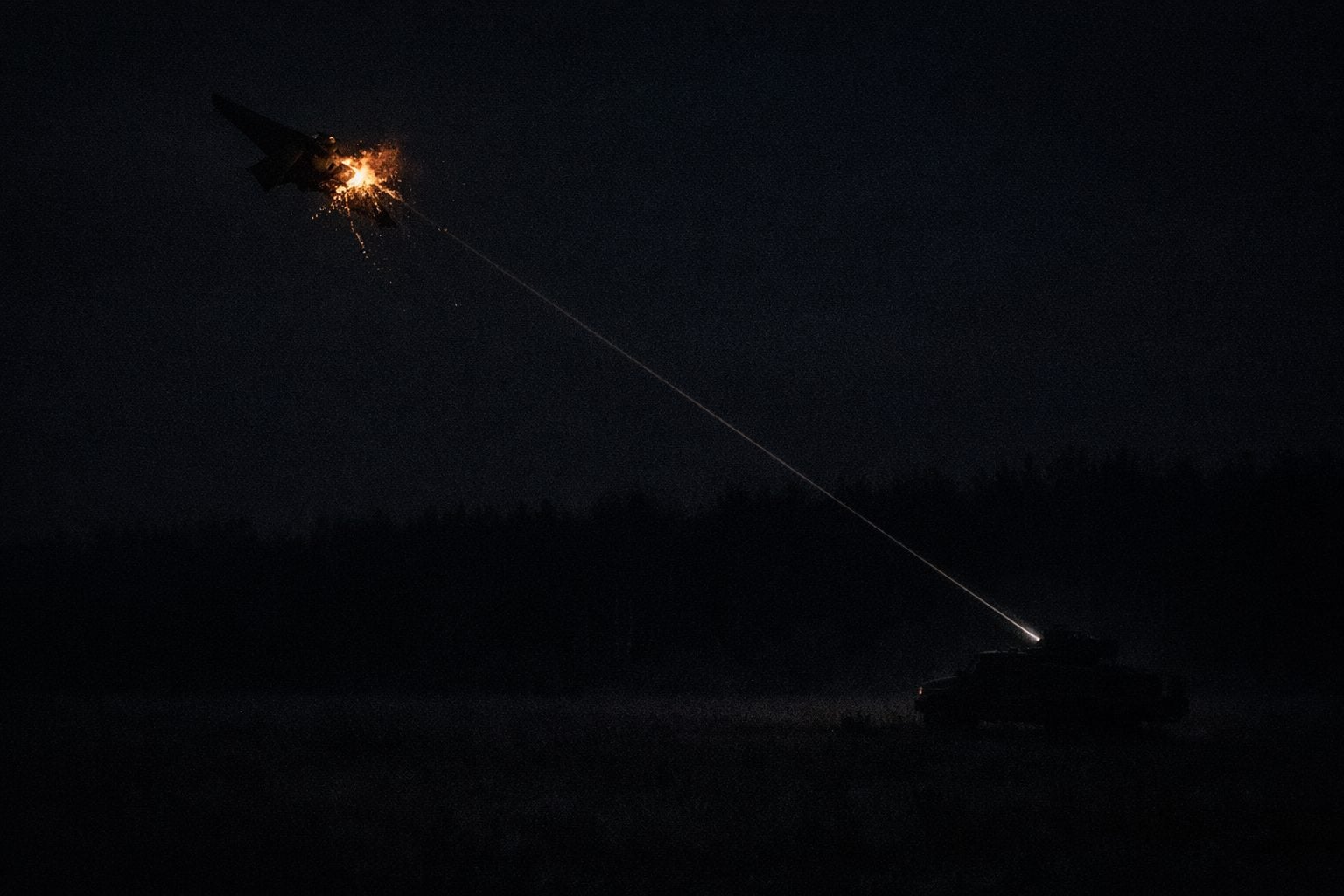 Dron trafiony laserem.