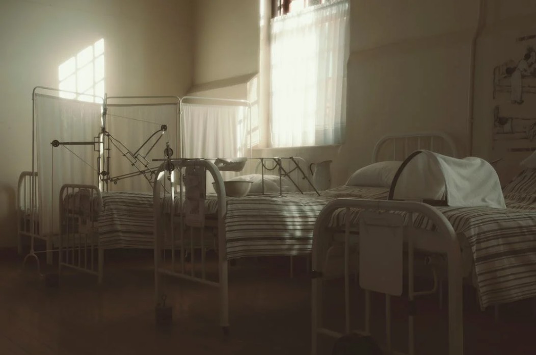 Szpitale zaczynają zwalniać medyków z Białorusi i Rosji. Nowe prawo