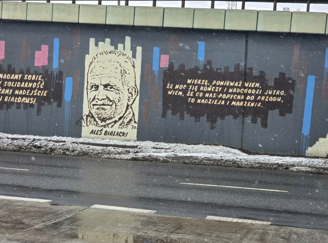 Wstrząsające relacje białoruskiego noblisty z więzienia: Bez sankcji umarlibyśmy tam!