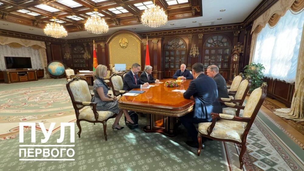 John Cole  wraz z delegacją u Łukaszenki. Zdjęcie: BELTA