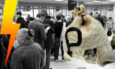 Oddawać gotówkę! Panika w bankach. Ludzie odcięci od własnych pieniędzy