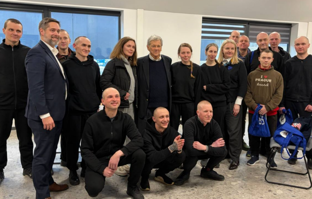 Część ułaskawionych 19 marca 2026 r. więźniów politycznych, którzy zostali przewiezieni z Białorusi na Litwę